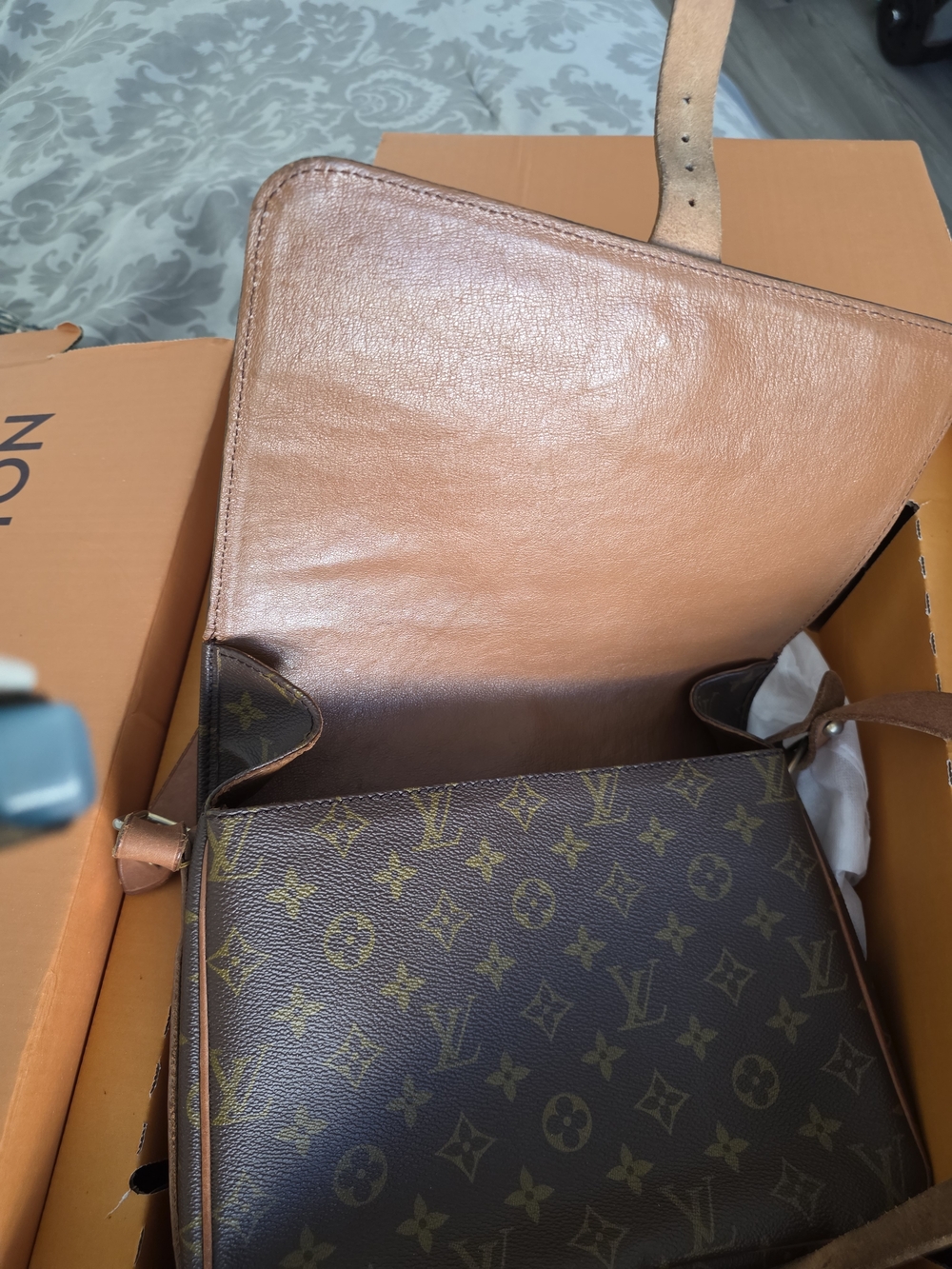 Louis Vuitton Monogram Saddle Crossbody in Brown and Tan Leather - Picture 13 of 16